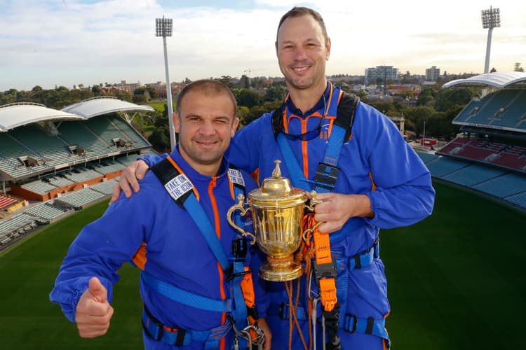 Cockbain tackles Adelaide Oval roof climb