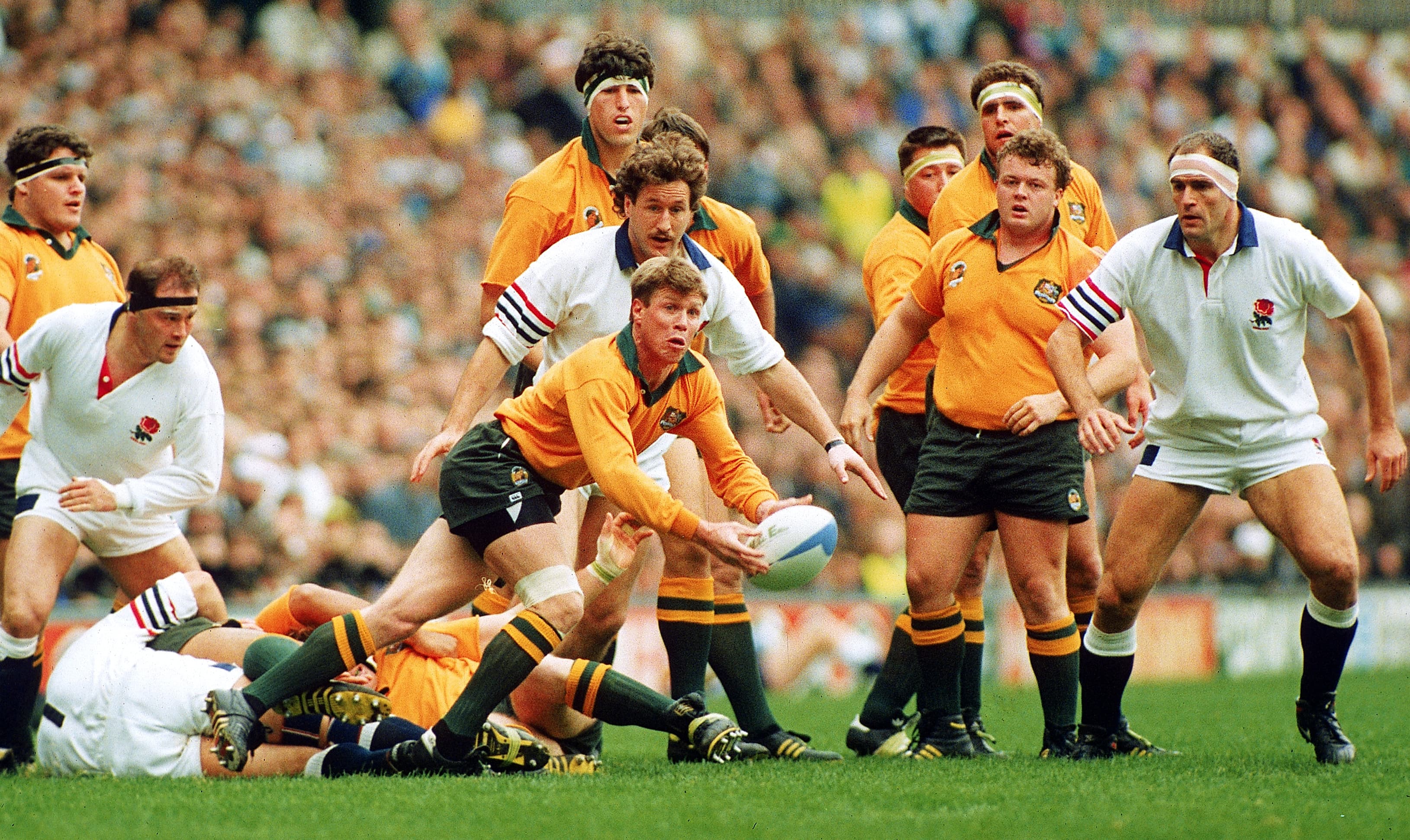 Action shot - Nicholas Farr-Jones makes a quick pass v England Rugby World Cup final Twickenham